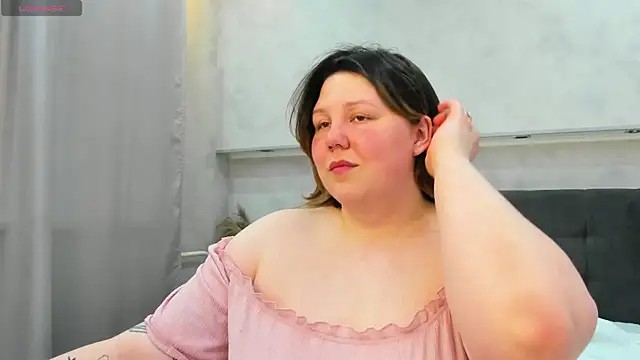 Snapshot of Ruth_Oliver chatting on June 22, 2026, 1:07 am Ruth Oliver online show from June 22, 2026, 1:07 am