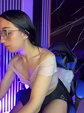 Ady 18 online show from October 20, 2025, 7:58 pm