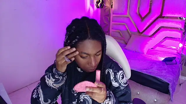 Queen perla  online show from February 25, 2026, 12:15 pm