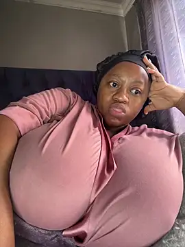 Chubbykarisma27 online show from May 18, 2026, 11:38 am