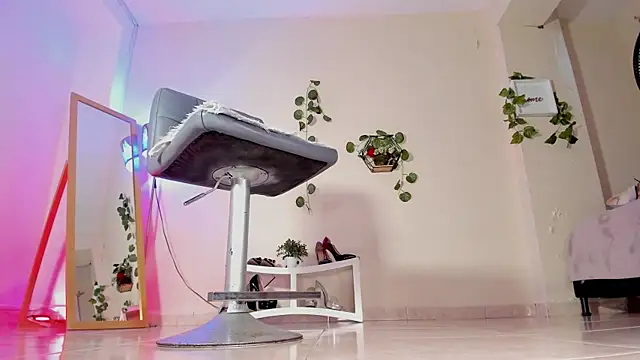 thais dreams online show from October 6, 2025, 12:35 pm