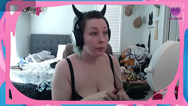 Snapshot of CirqueNoirBlu chatting on October 1, 2025, 9:54 pm CirqueNoirBlu online show from October 1, 2025, 9:54 pm