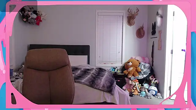 Snapshot of CirqueNoirBlu chatting on October 15, 2025, 3:50 am CirqueNoirBlu online show from October 15, 2025, 3:50 am