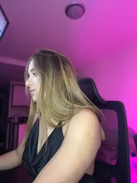 Agnescruzz online show from May 31, 2026, 8:32 pm