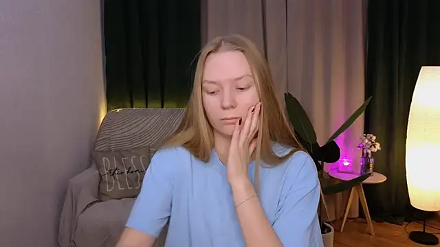 CarolynCohen   online show from March 2, 2025, 1:58 am