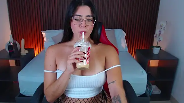 lizowenn  online show from February 12, 2025, 4:00 pm