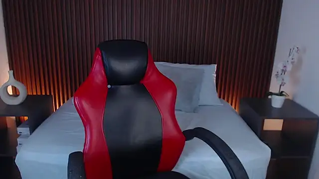 lizowenn  online show from March 12, 2025, 12:15 pm