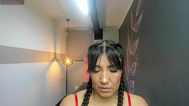 Snapshot of GiaFox_ chatting on December 24, 2024, 11:28 am GiaFox online show from December 24, 2024, 11:28 am
