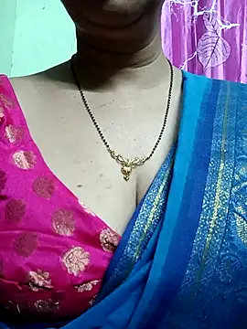 Rosy-B online show from April 8, 2026, 10:54 pm