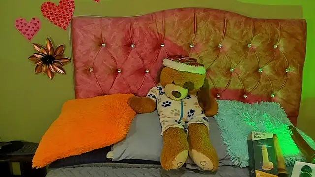 blue violette  online show from November 2, 2025, 6:43 pm