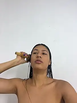 Snapshot of Valentinabaker chatting on October 29, 2025, 10:06 am Valentinabaker online show from October 29, 2025, 10:06 am