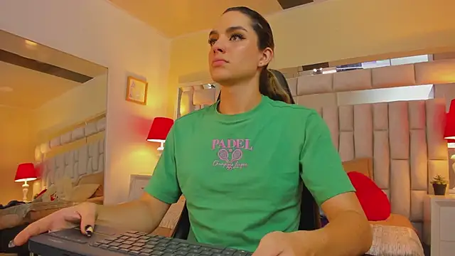 mariiahneedles online show from January 2, 2025, 11:27 pm