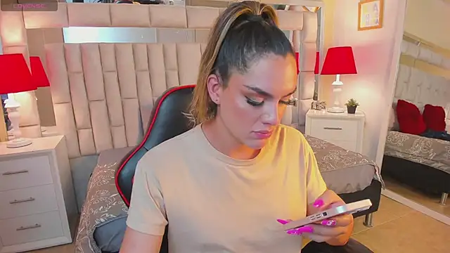 mariiahneedles online show from February 4, 2025, 3:54 am