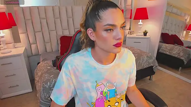 mariiahneedles online show from February 6, 2025, 1:38 am