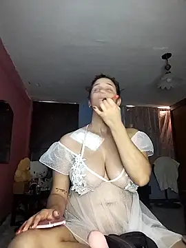 Catalinacandela online show from February 10, 2026, 7:40 pm