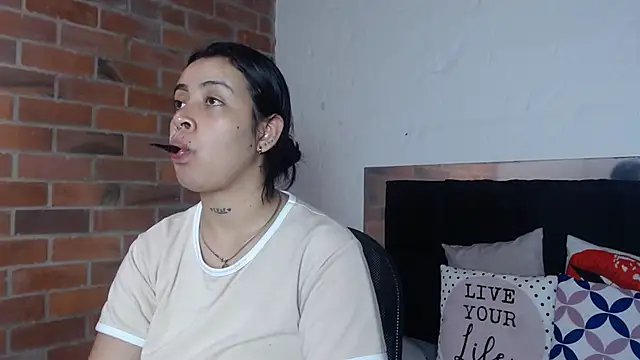 salome  hills1 online show from November 25, 2025, 1:55 pm