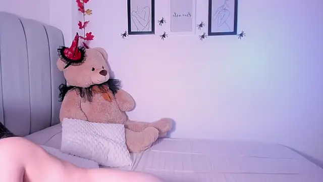 DannaHyde online show from October 2, 2025, 5:20 pm