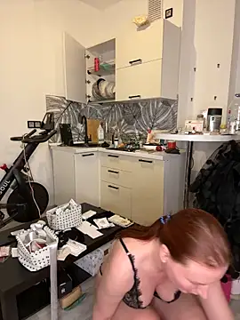 Snapshot of EmmaWarren chatting on October 21, 2025, 4:08 pm EmmaWarren online show from October 21, 2025, 4:08 pm