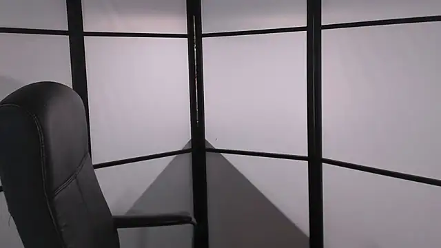 Snapshot of Goddess-Rose chatting on December 19, 2024, 11:57 pm Goddess-Rose online show from December 19, 2024, 11:57 pm