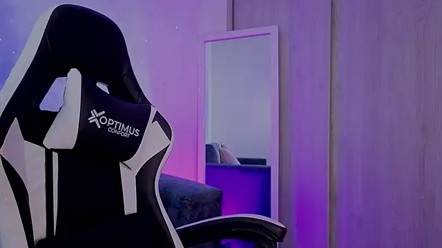 Snapshot of Alisa__walker chatting on September 30, 2025, 7:19 pm Alisa walker online show from September 30, 2025, 7:19 pm