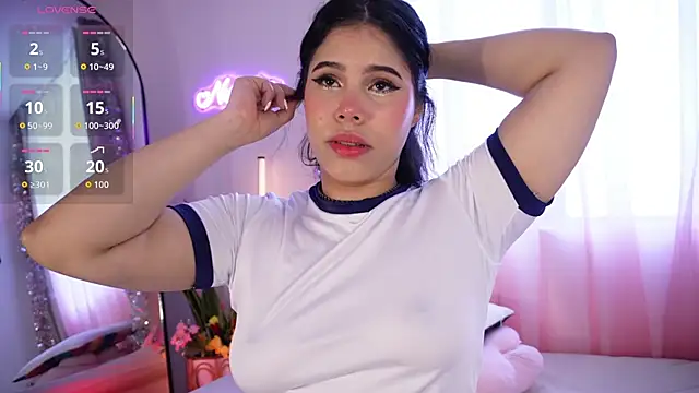 Natasha  Sccott online show from February 13, 2026, 4:03 pm