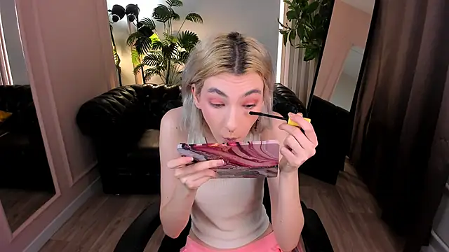 Snapshot of Mia_Cheers chatting on January 28, 2025, 1:49 pm Mia Cheers online show from January 28, 2025, 1:49 pm