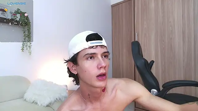 Snapshot of badboy_one_ chatting on September 29, 2025, 8:35 pm badboy one online show from September 29, 2025, 8:35 pm