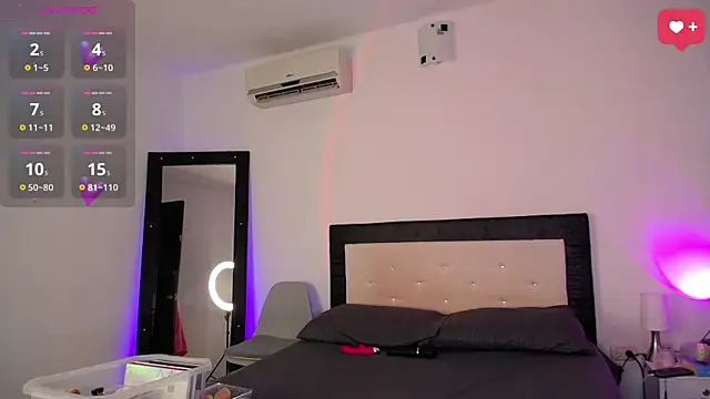 Snapshot of Hips_hannah chatting on December 10, 2024, 11:51 pm Hips hannah online show from December 10, 2024, 11:51 pm