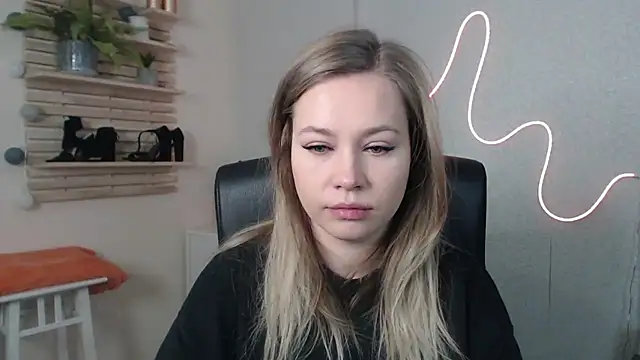 Snapshot of holly_xglam chatting on December 9, 2024, 3:29 am holly xglam online show from December 9, 2024, 3:29 am