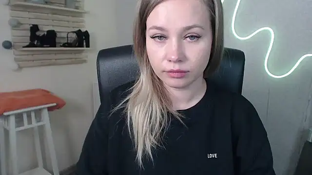 Snapshot of holly_xglam chatting on December 9, 2024, 9:39 am holly xglam online show from December 9, 2024, 9:39 am