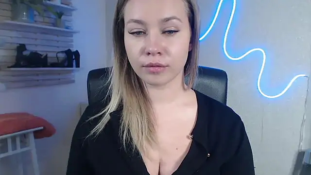 Snapshot of holly_xglam chatting on December 13, 2024, 11:13 am holly xglam online show from December 13, 2024, 11:13 am