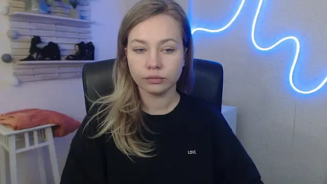 Snapshot of holly_xglam chatting on February 6, 2025, 4:42 am holly xglam online show from February 6, 2025, 4:42 am