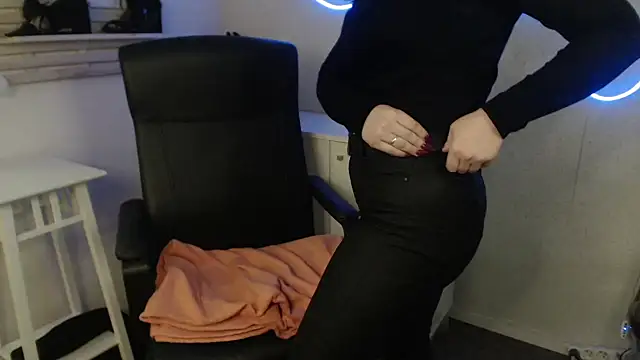 Snapshot of holly_xglam chatting on February 10, 2025, 4:41 am holly xglam online show from February 10, 2025, 4:41 am