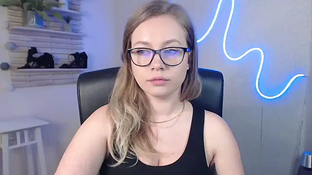 Snapshot of holly_xglam chatting on March 10, 2025, 3:23 am holly xglam online show from March 10, 2025, 3:23 am