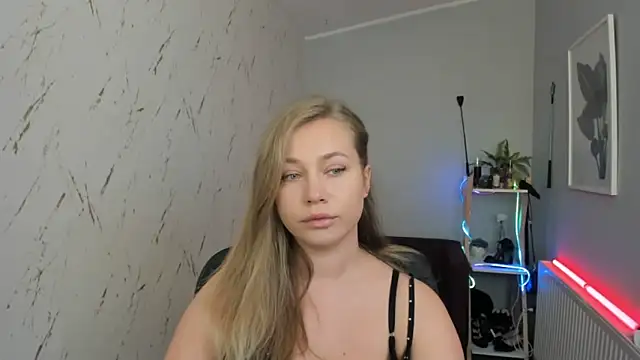 Snapshot of holly_xglam chatting on September 11, 2025, 4:29 pm holly xglam online show from September 11, 2025, 4:29 pm