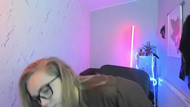 Snapshot of holly_xglam chatting on October 30, 2025, 6:30 pm holly xglam online show from October 30, 2025, 6:30 pm