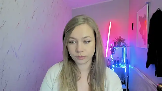 holly xglam online show from November 20, 2025, 8:52 pm