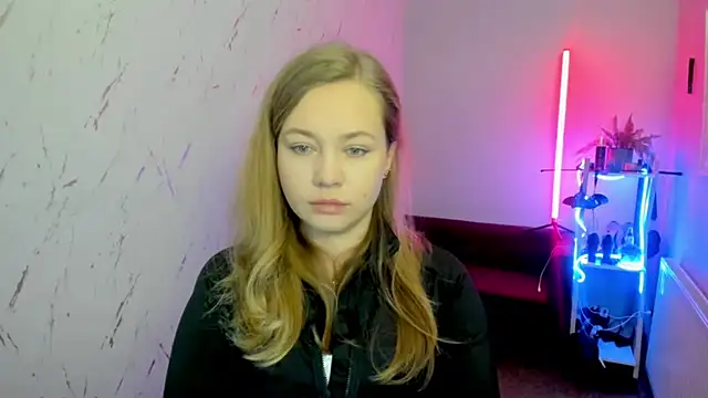 holly xglam online show from November 30, 2025, 6:12 pm