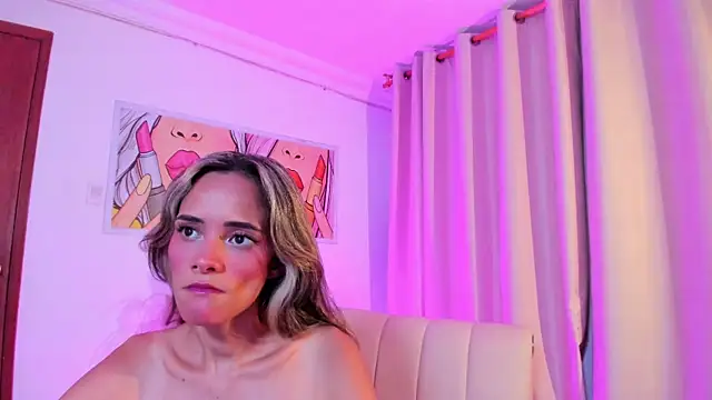 Snapshot of SkiinnyAna chatting on October 27, 2025, 7:29 pm SkiinnyAna online show from October 27, 2025, 7:29 pm