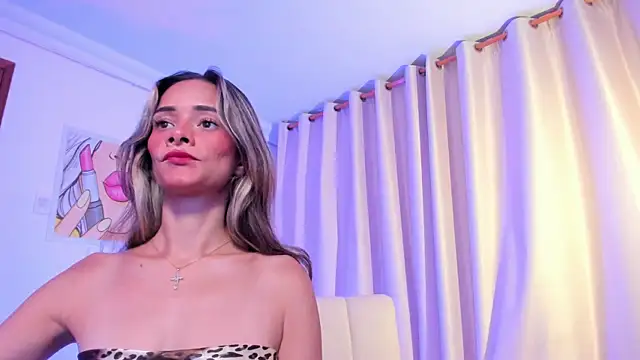 Snapshot of SkiinnyAna chatting on January 10, 2026, 7:37 pm SkiinnyAna online show from January 10, 2026, 7:37 pm