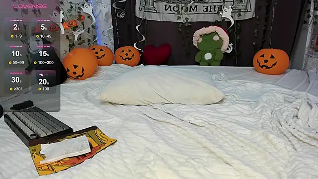 Snapshot of SophiaRyder chatting on October 31, 2025, 10:33 pm SophiaRyder online show from October 31, 2025, 10:33 pm