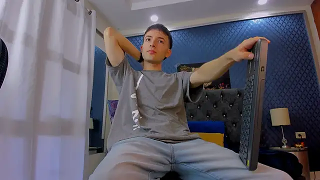 Snapshot of bower_and_colucci chatting on December 6, 2024, 1:33 pm bower and colucci online show from December 6, 2024, 1:33 pm