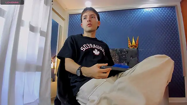 Snapshot of bower_and_colucci chatting on January 31, 2025, 1:56 pm bower and colucci online show from January 31, 2025, 1:56 pm