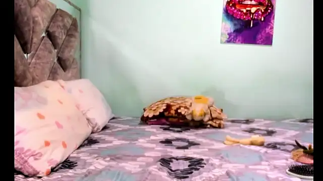 Evilmichellts1 online show from April 6, 2026, 3:24 pm