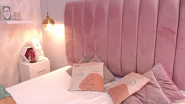 LeenaBrown online show from April 11, 2026, 12:42 pm