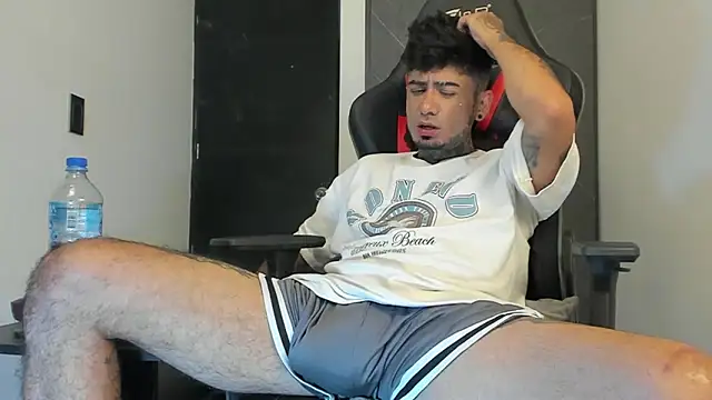 Snapshot of sergiio_mesa27 chatting on February 5, 2025, 11:17 pm sergiio mesa27 online show from February 5, 2025, 11:17 pm