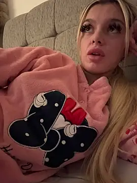 Snapshot of IrishTeenBarbie69 chatting on February 2, 2025, 12:19 am IrishTeenBarbie69 online show from February 2, 2025, 12:19 am