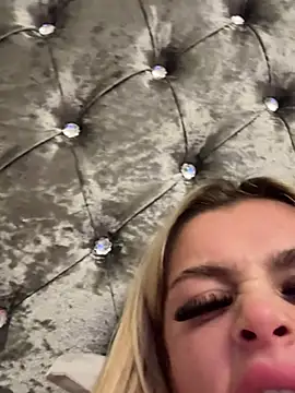 Snapshot of IrishTeenBarbie69 chatting on February 28, 2025, 11:34 pm IrishTeenBarbie69 online show from February 28, 2025, 11:34 pm