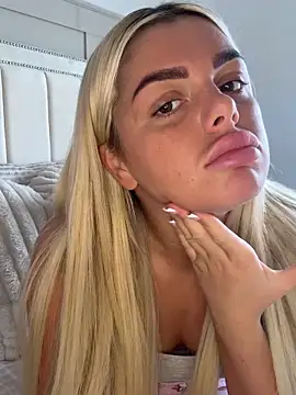 Snapshot of IrishTeenBarbie69 chatting on February 18, 2026, 1:07 pm IrishTeenBarbie69 online show from February 18, 2026, 1:07 pm