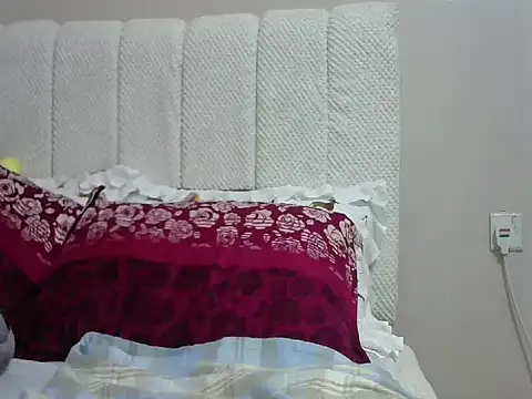 Shanty Shaniz online show from May 13, 2026, 4:43 am